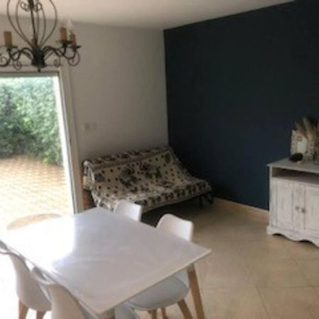 Maison Dans Une Propriete Avec Une Cour Corneilhan Exterior foto