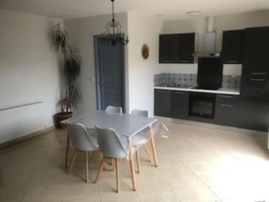 Maison Dans Une Propriete Avec Une Cour Corneilhan Exterior foto