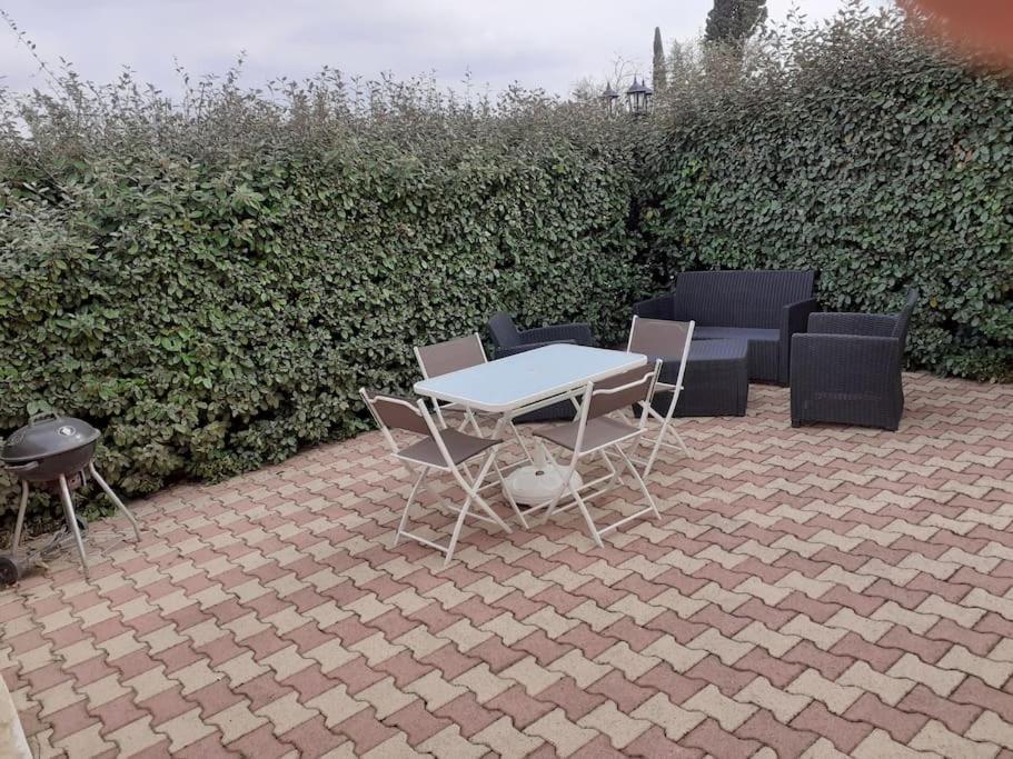 Maison Dans Une Propriete Avec Une Cour Corneilhan Exterior foto